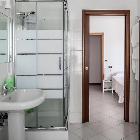 Cesarina Πανσιόν *